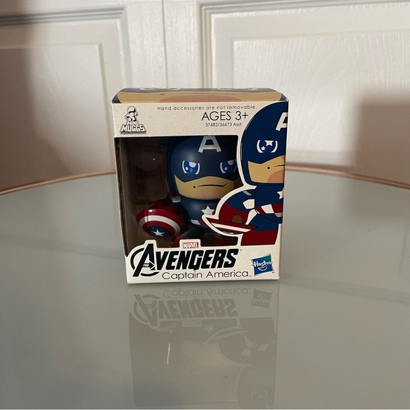 Hasbro Avengers Captain America Mini Muggs - Picture 1 of 2
